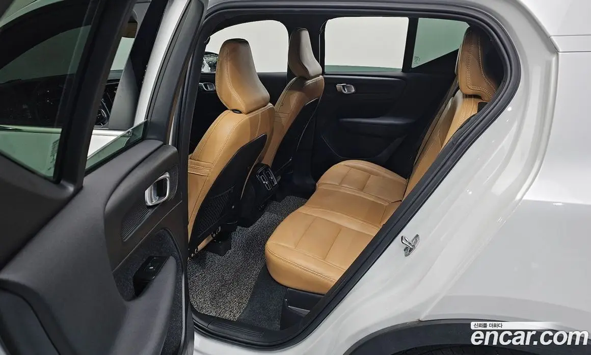 Volvo XC40 2021 2.0 автомат (гидро), фото 12