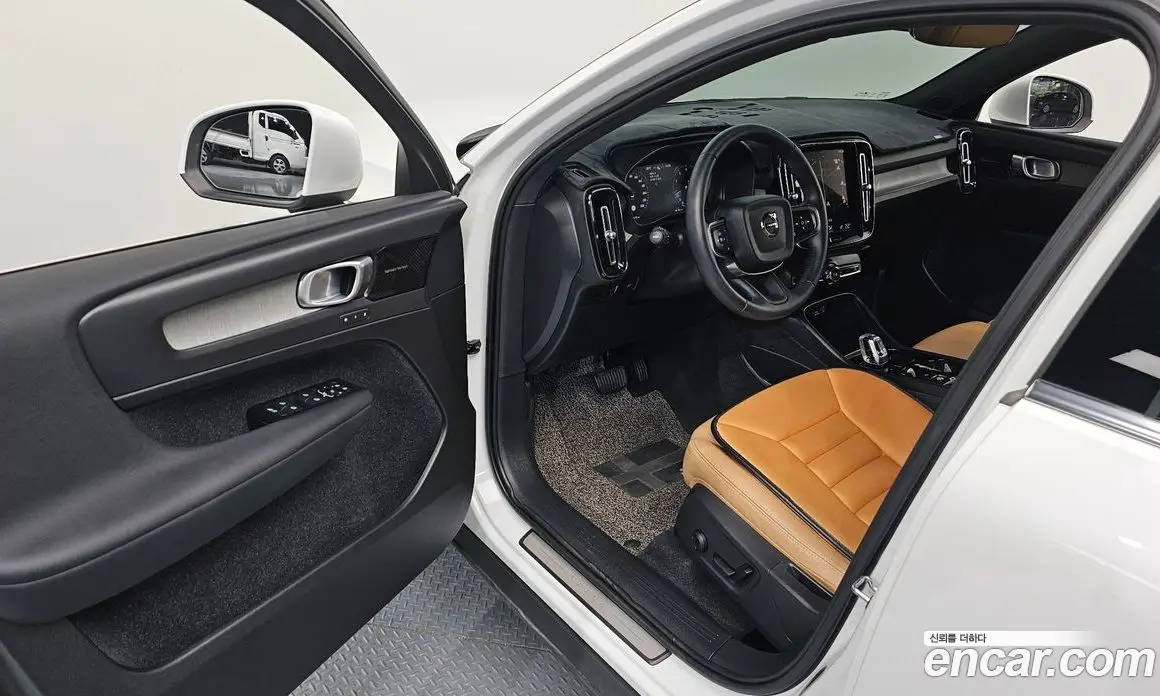 Volvo XC40 2021 2.0 автомат (гидро), фото 10