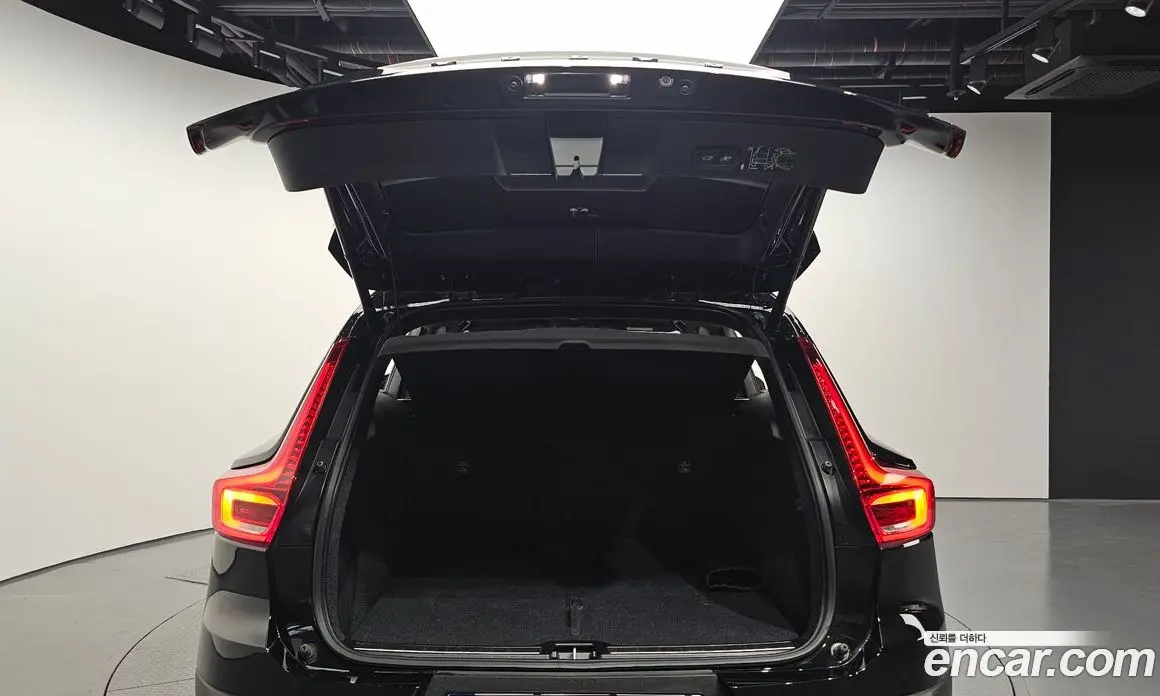 Volvo XC40 2022 2.0 автомат (гидро), фото 26