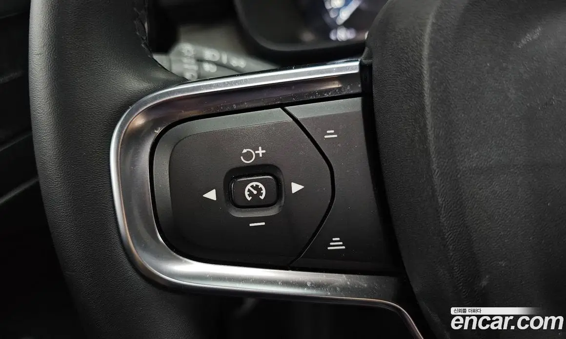Volvo XC40 2022 2.0 автомат (гидро), фото 27