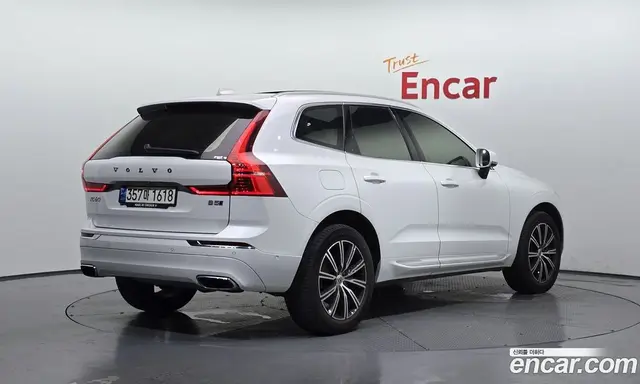 Volvo XC60 2021 2.0 автомат (гидро), миниатюра 2