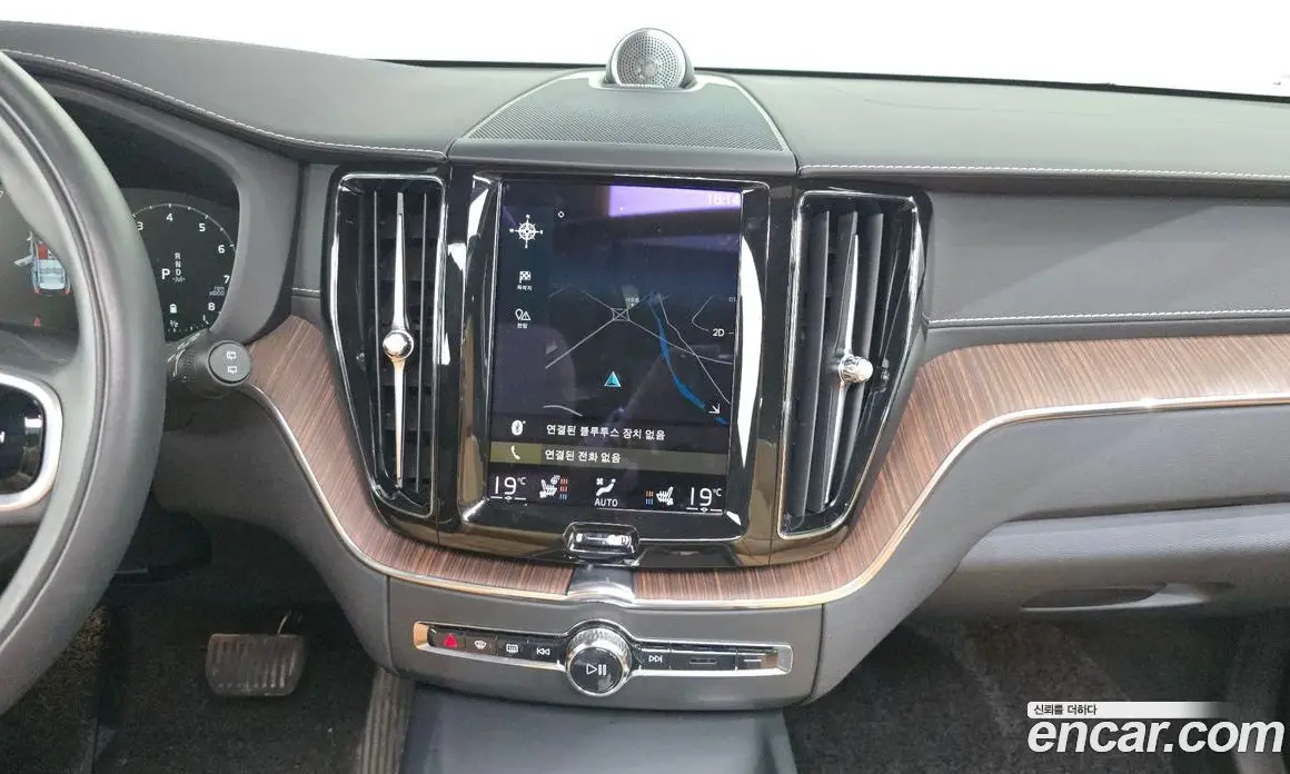 Volvo XC60 2021 2.0 автомат (гидро), фото 13