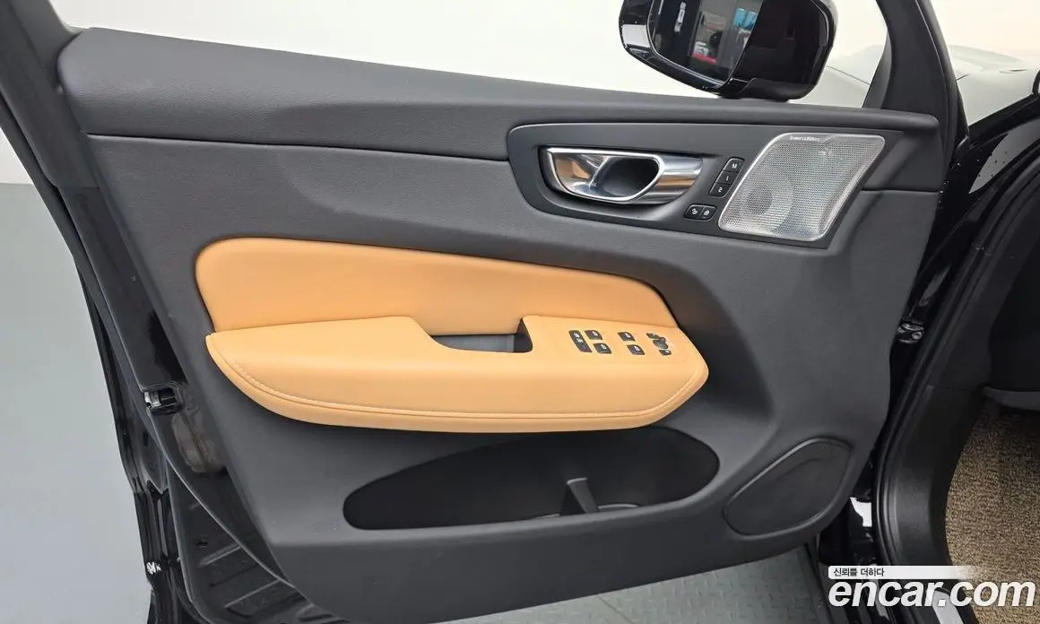 Volvo XC60 2022 2.0 автомат (гидро), фото 13