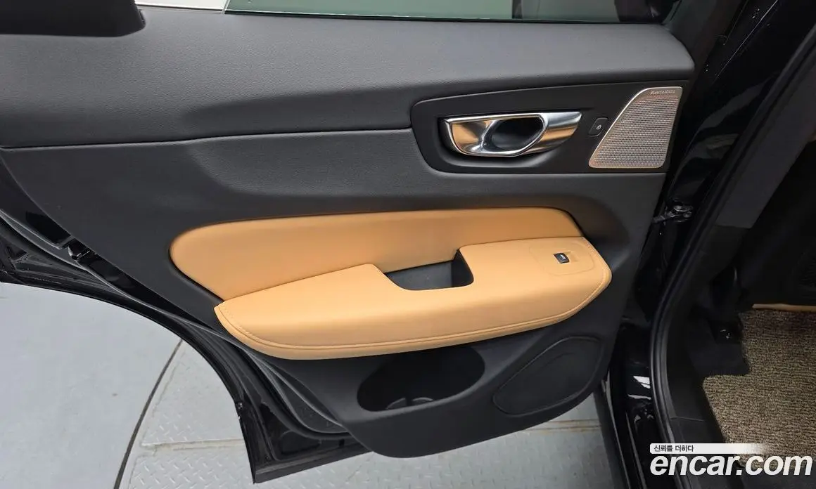 Volvo XC60 2022 2.0 автомат (гидро), фото 14