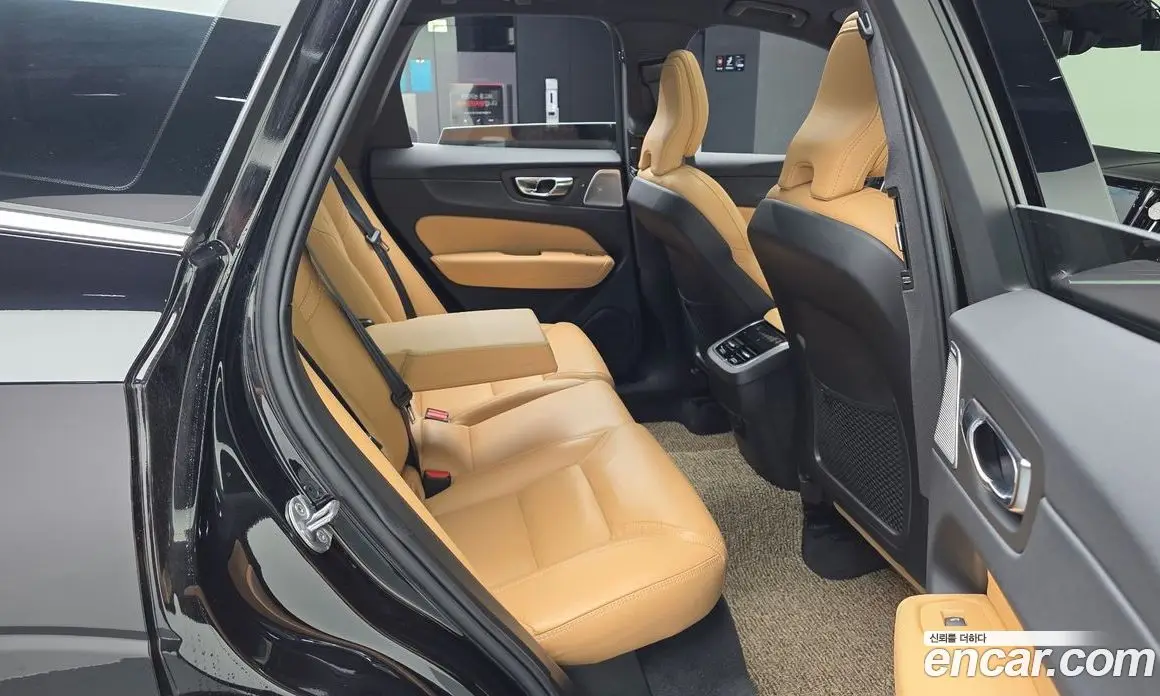 Volvo XC60 2022 2.0 автомат (гидро), фото 16