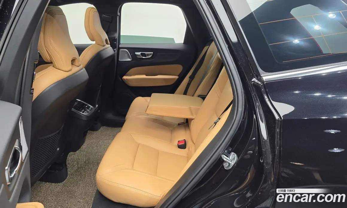 Volvo XC60 2022 2.0 автомат (гидро), фото 17