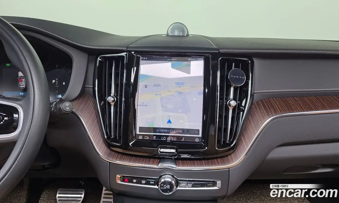 Volvo XC60 2022 2.0 автомат (гидро), фото 19
