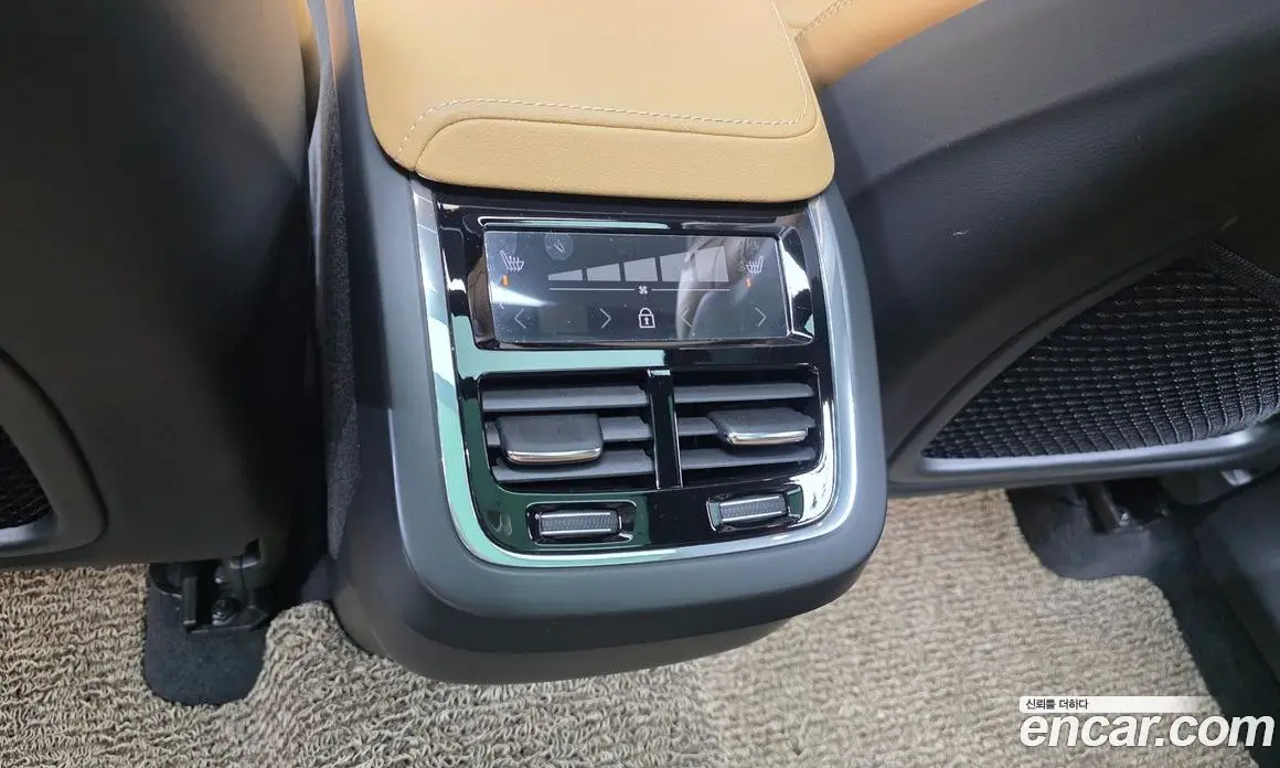 Volvo XC60 2022 2.0 автомат (гидро), фото 23