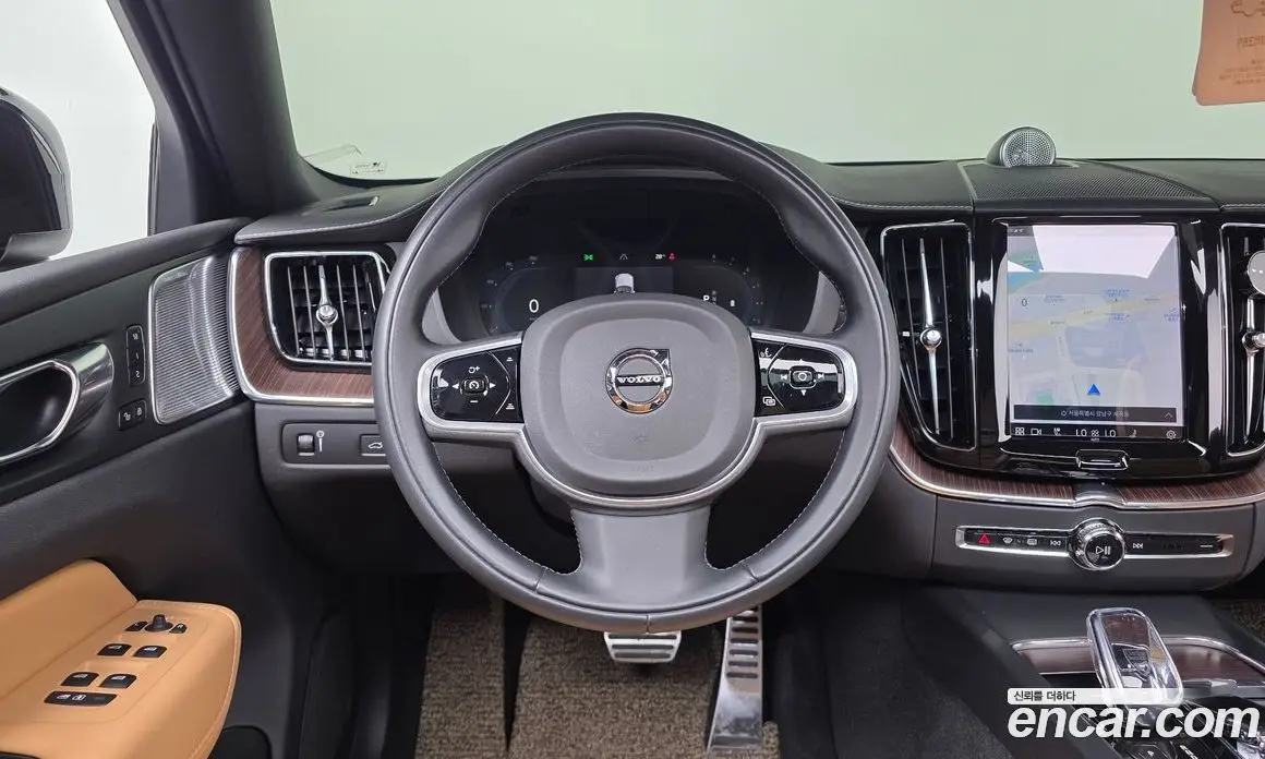 Volvo XC60 2022 2.0 автомат (гидро), фото 31