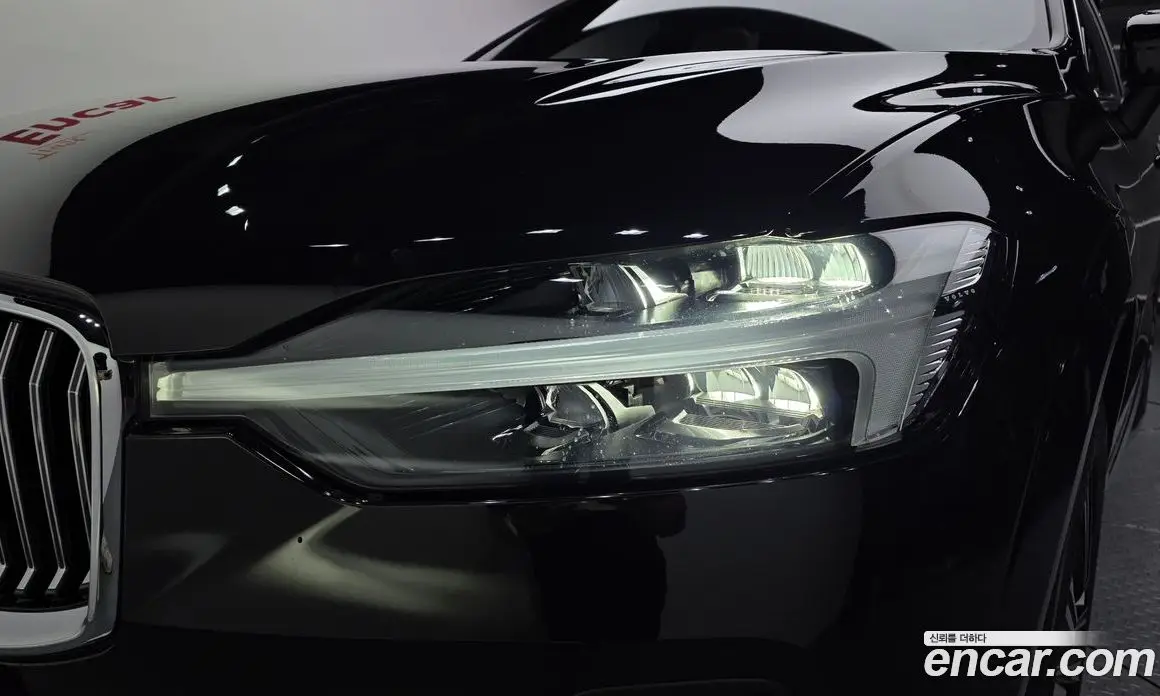 Volvo XC60 2022 2.0 автомат (гидро), фото 7