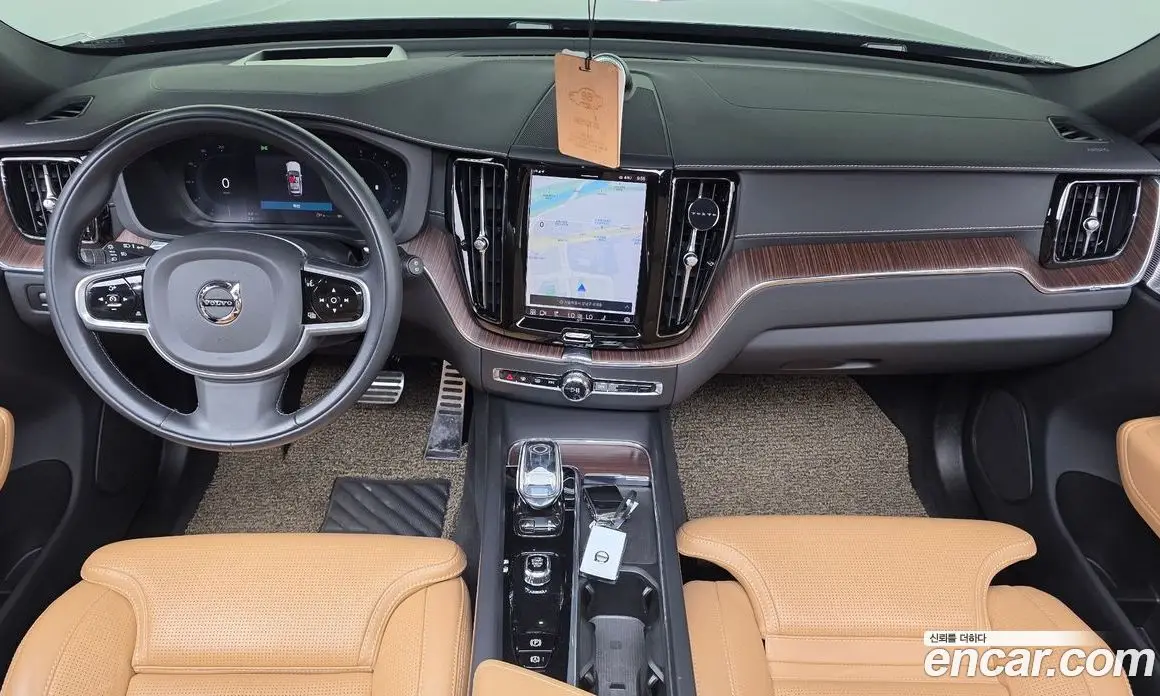 Volvo XC60 2022 2.0 автомат (гидро), фото 9