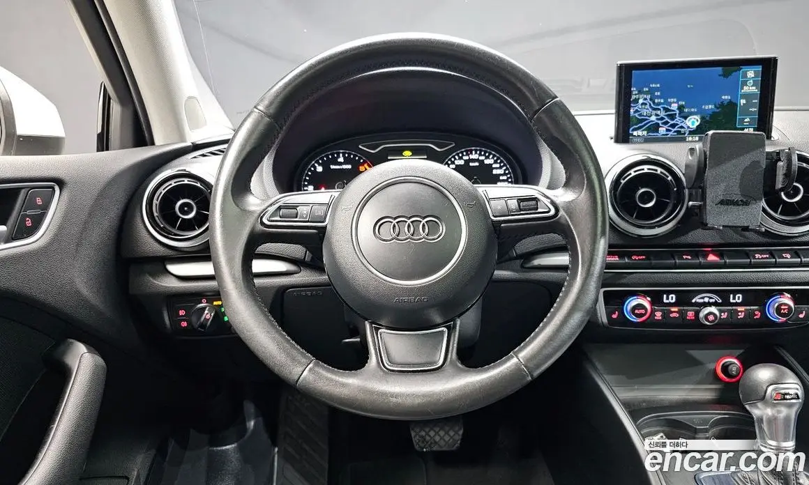 Audi A3 2015 2.0 автомат (гидро), фото 12