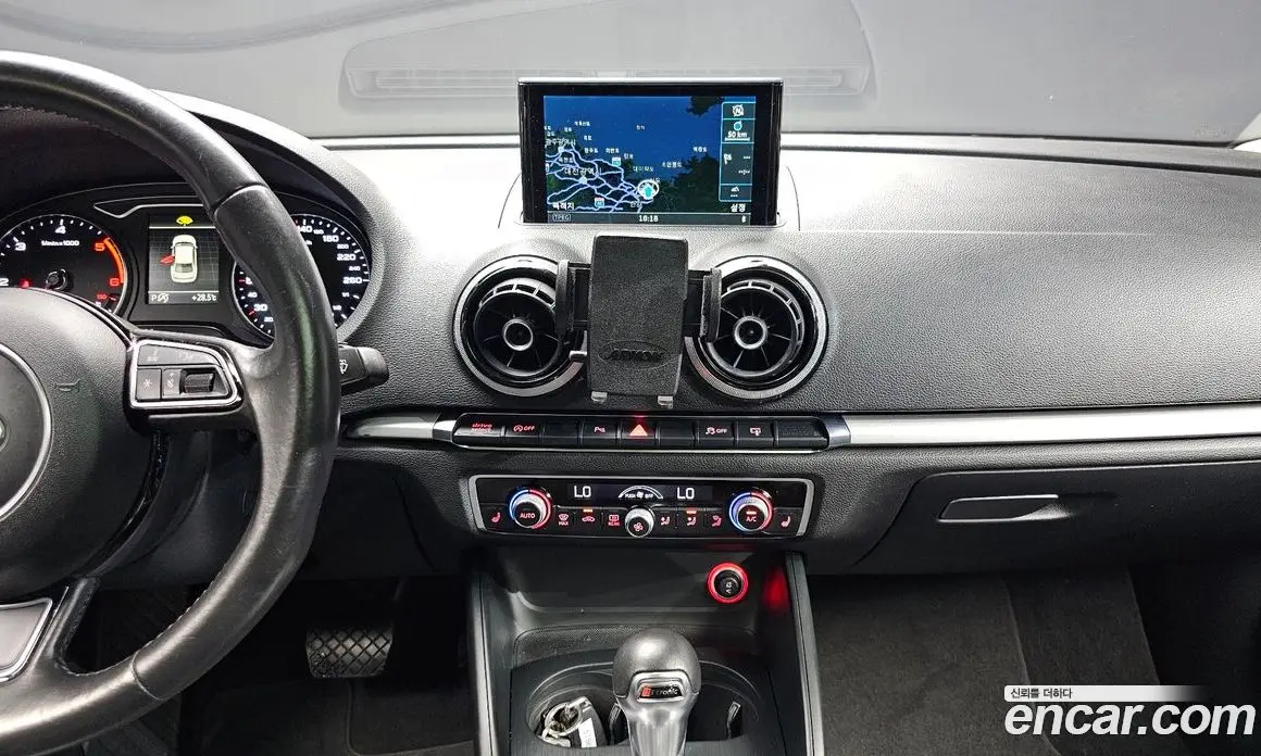 Audi A3 2015 2.0 автомат (гидро), фото 13