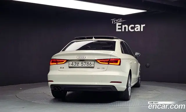 Audi A3 2015 2.0 автомат (гидро), миниатюра 4