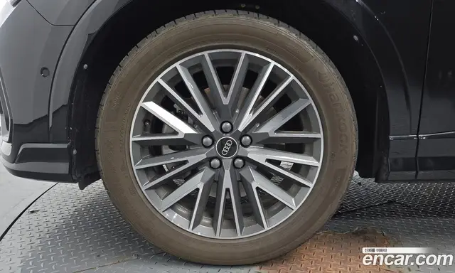 Audi Q3 2025 2.0 автомат (гидро), миниатюра 4