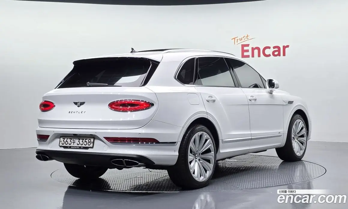 Bentley Bentayga 2022 4.0 автомат (гидро), фото 2 Bentley Bentayga 2022 4.0 автомат (гидро), фото 2