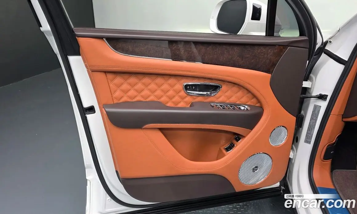 Bentley Bentayga 2022 4.0 автомат (гидро), фото 14 Bentley Bentayga 2022 4.0 автомат (гидро), фото 14