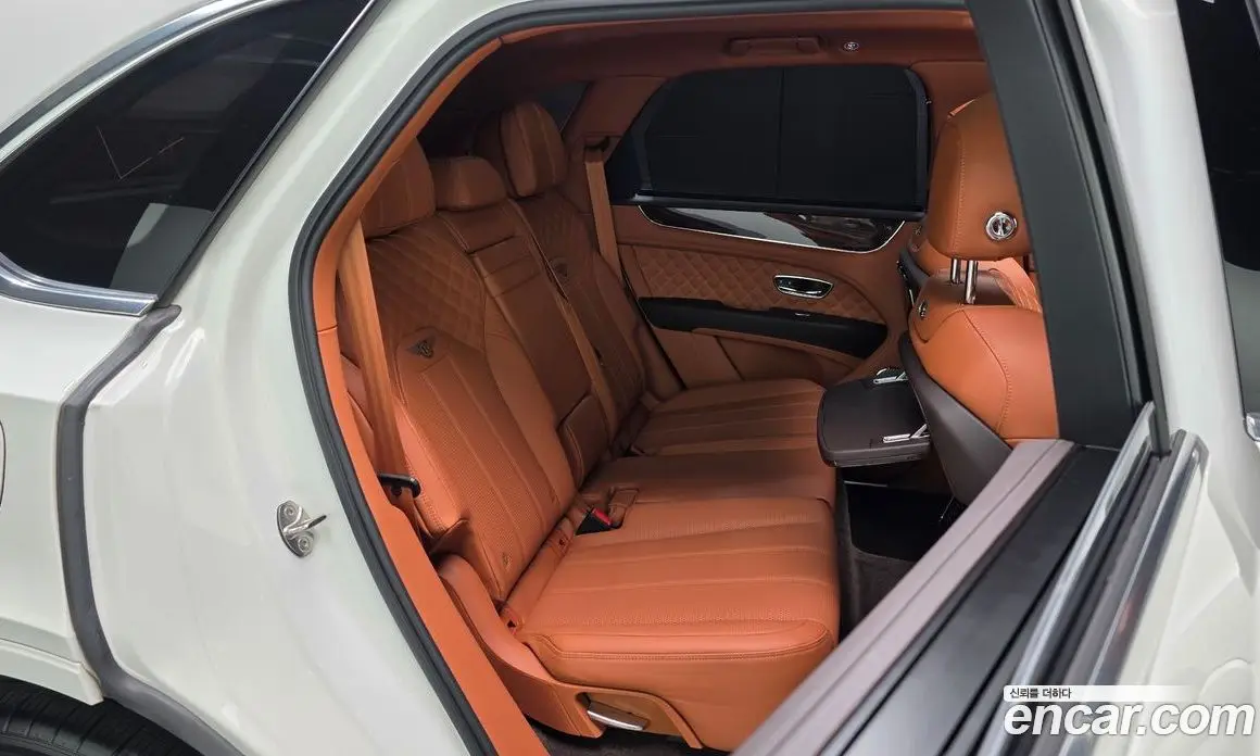 Bentley Bentayga 2022 4.0 автомат (гидро), фото 17 Bentley Bentayga 2022 4.0 автомат (гидро), фото 17