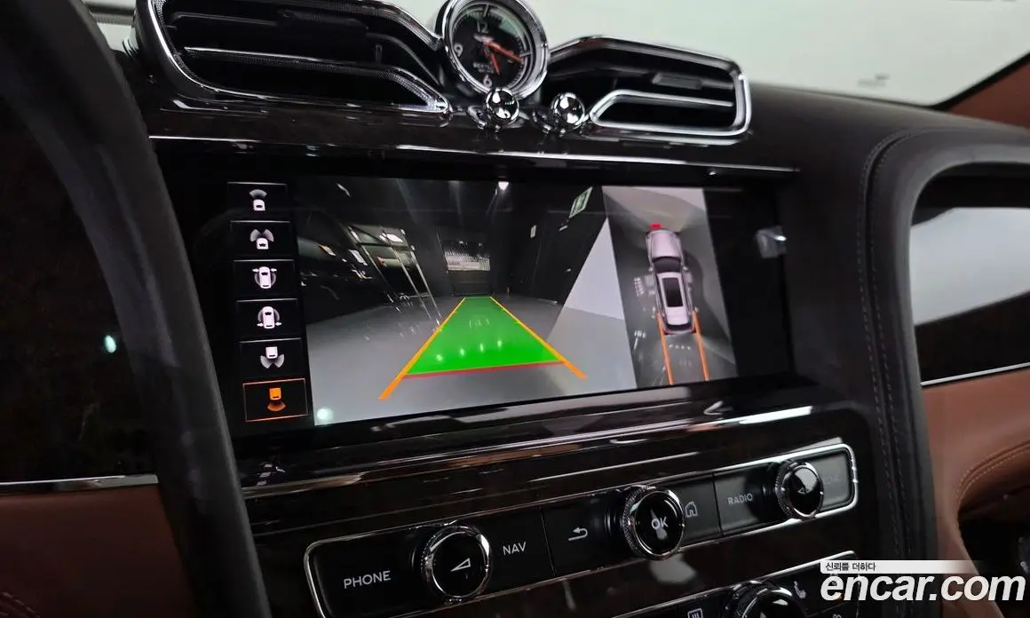Bentley Bentayga 2022 4.0 автомат (гидро), фото 24 Bentley Bentayga 2022 4.0 автомат (гидро), фото 24