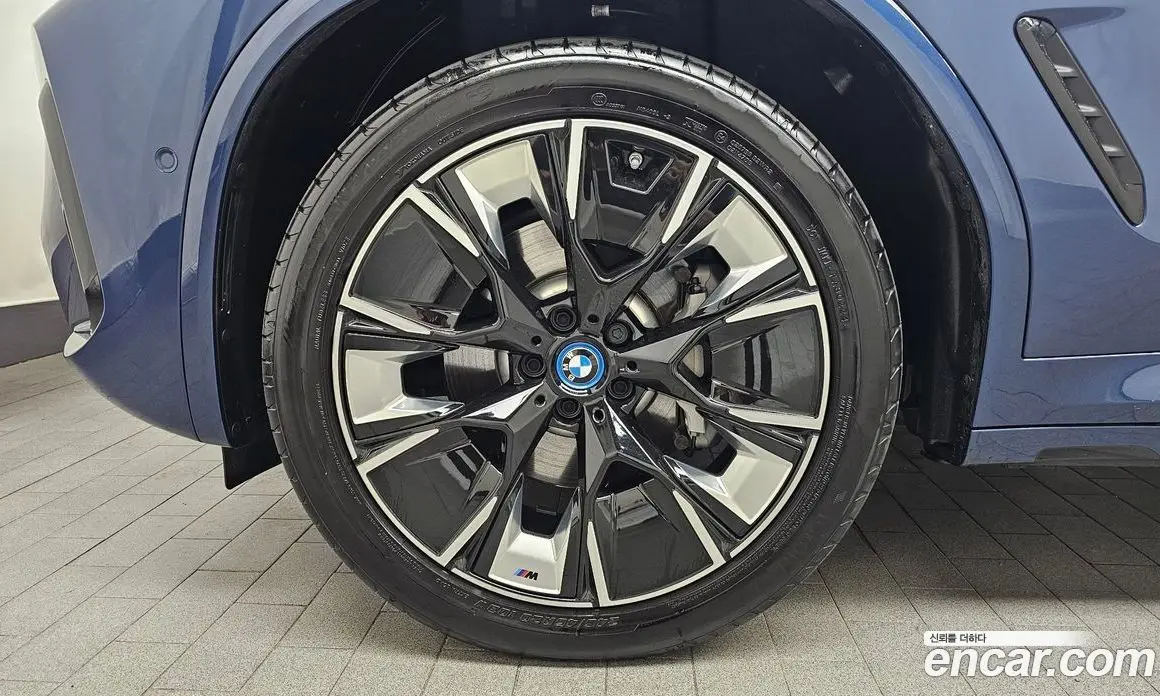 BMW iX3 2024 0.2 автомат (гидро), фото 5