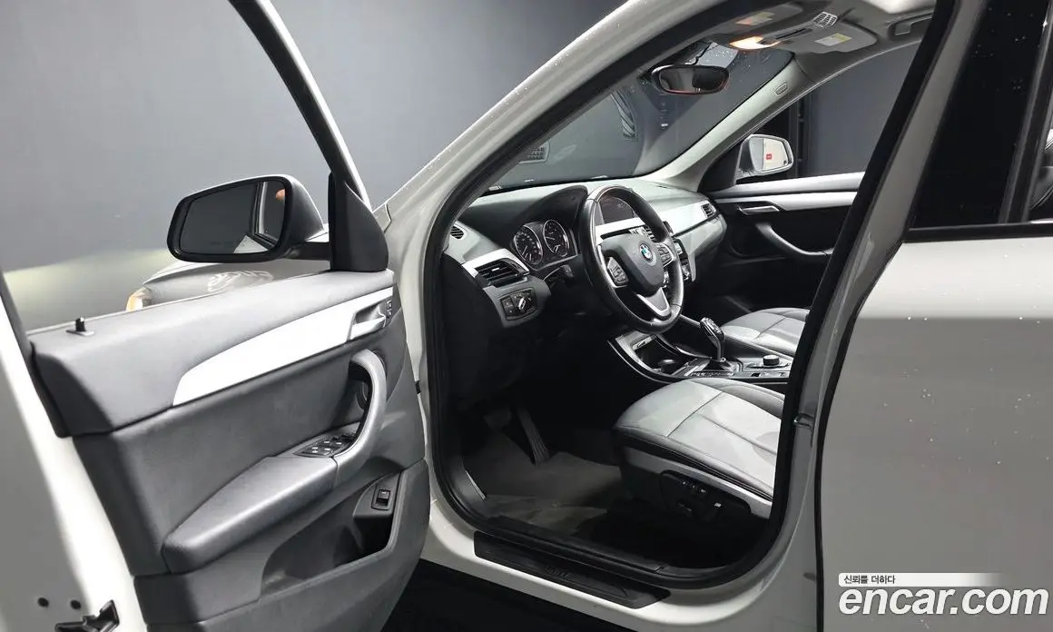 BMW X1 2018 2.0 автомат (гидро), фото 13