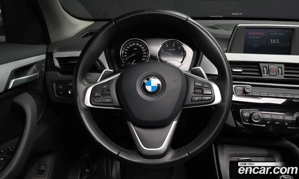 BMW X1 2018 2.0 автомат (гидро), фото 19