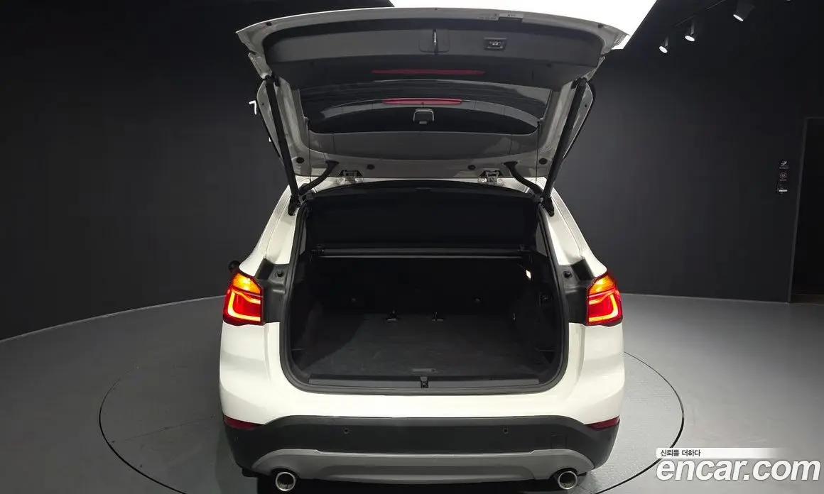 BMW X1 2018 2.0 автомат (гидро), фото 26