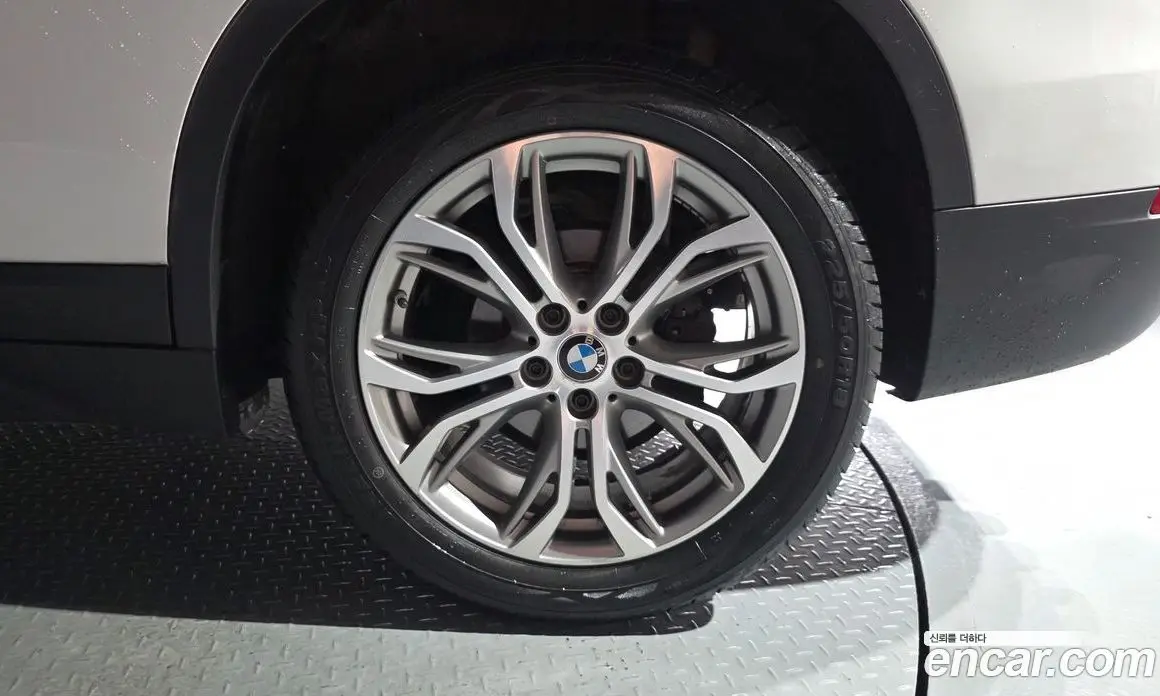 BMW X1 2018 2.0 автомат (гидро), фото 7