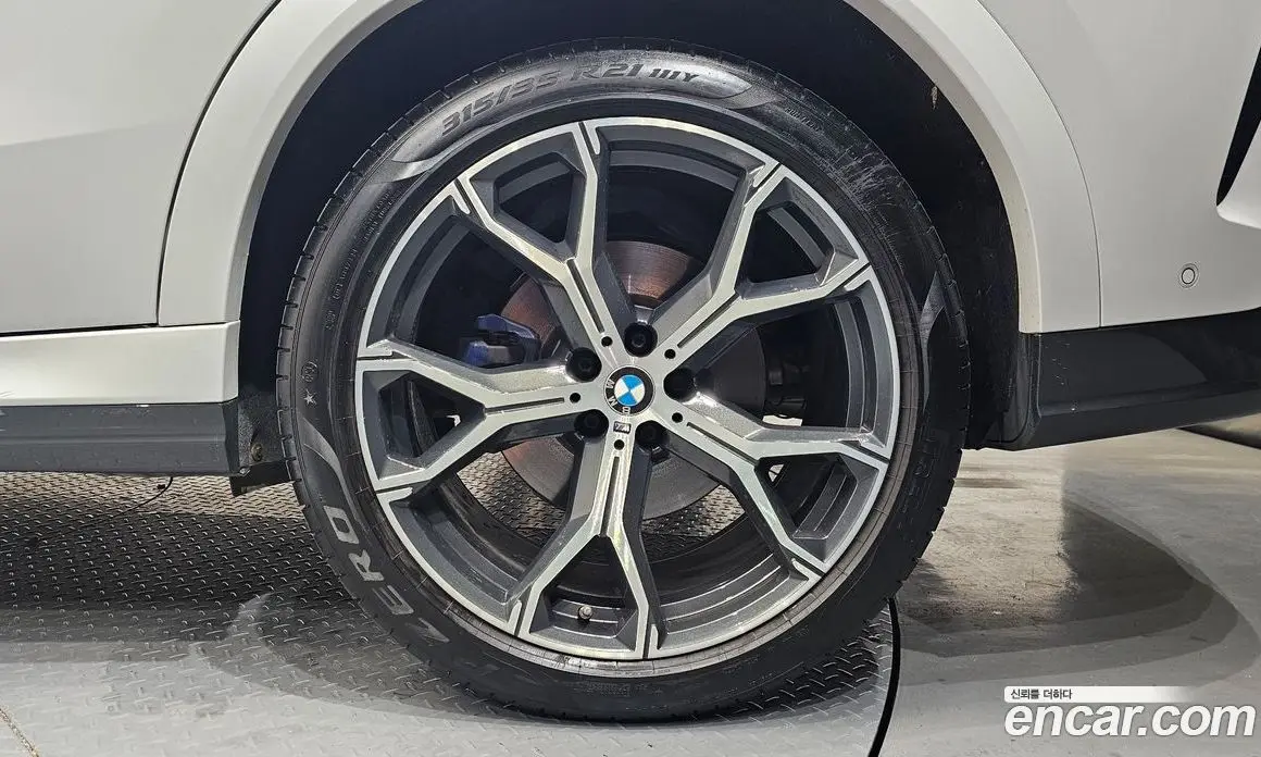 BMW X6 2023 3.0 автомат (гидро), фото 6