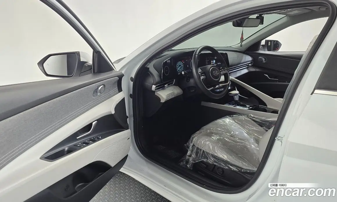 Hyundai Avante 2022 1.6 автомат (гидро), фото 13