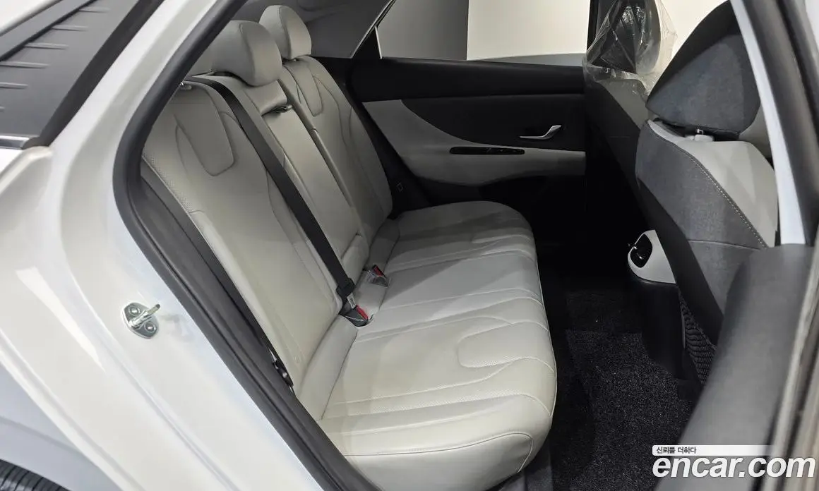 Hyundai Avante 2022 1.6 автомат (гидро), фото 17