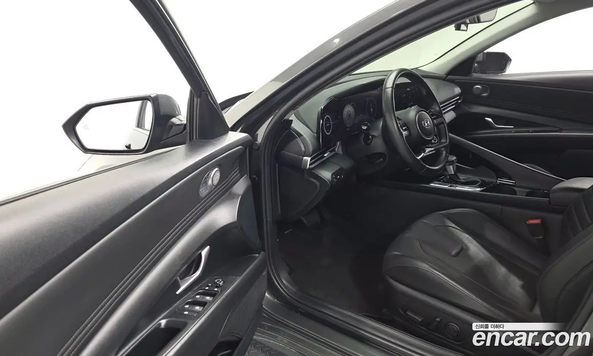 Hyundai Avante 2023 1.6 автомат (гидро), фото 13