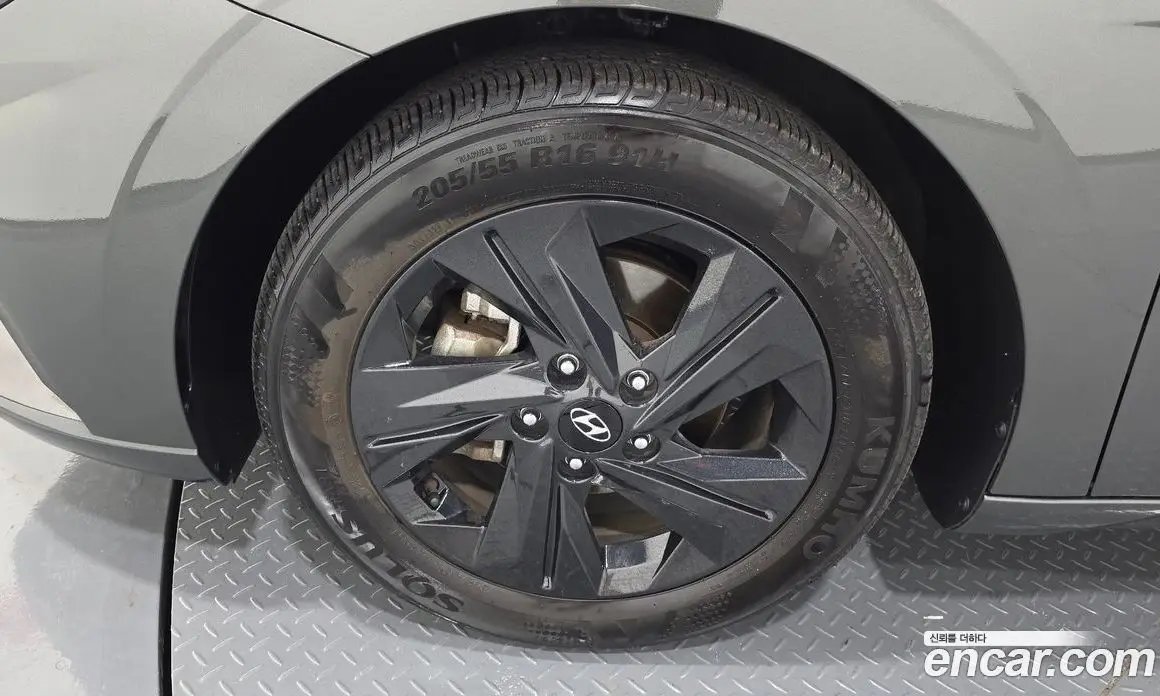 Hyundai Avante 2023 1.6 автомат (гидро), фото 5