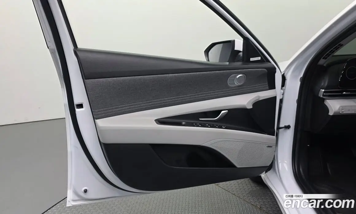 Hyundai Avante 2023 1.6 автомат (гидро), фото 14