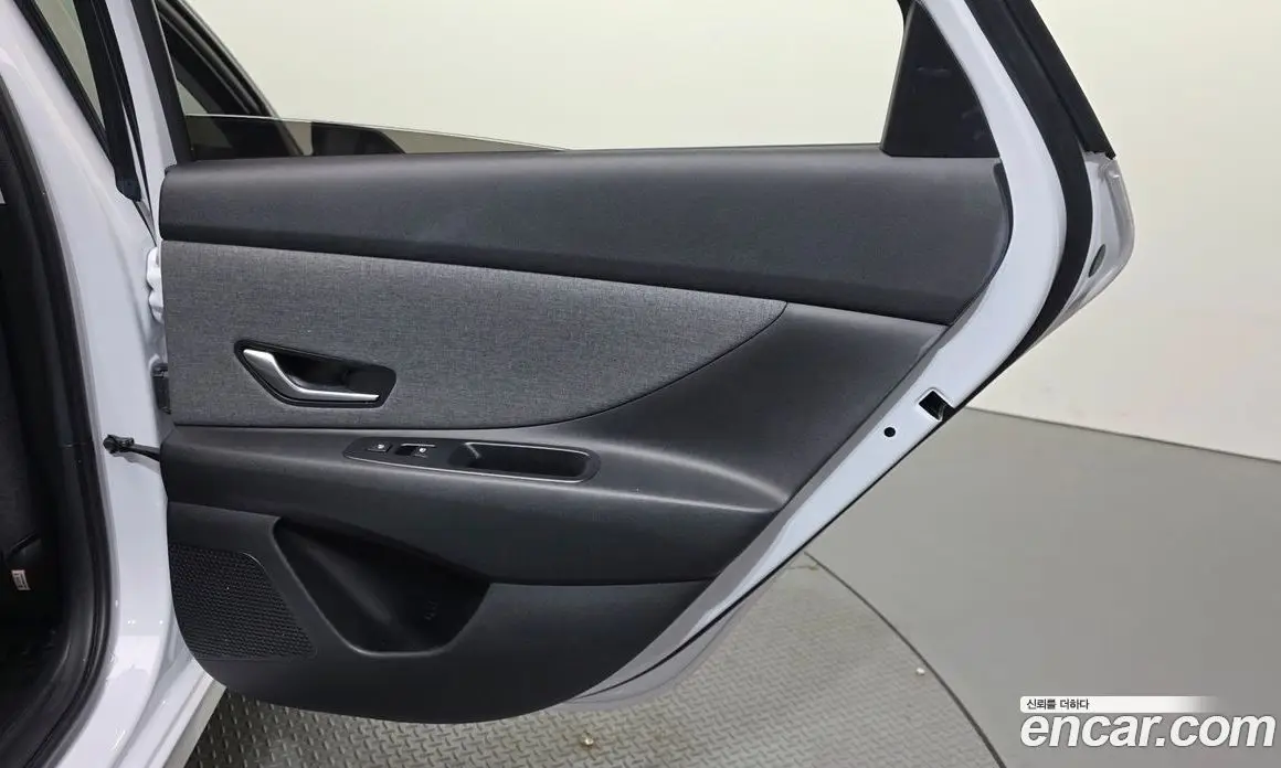 Hyundai Avante 2023 1.6 автомат (гидро), фото 15