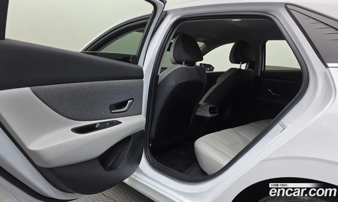 Hyundai Avante 2023 1.6 автомат (гидро), фото 22