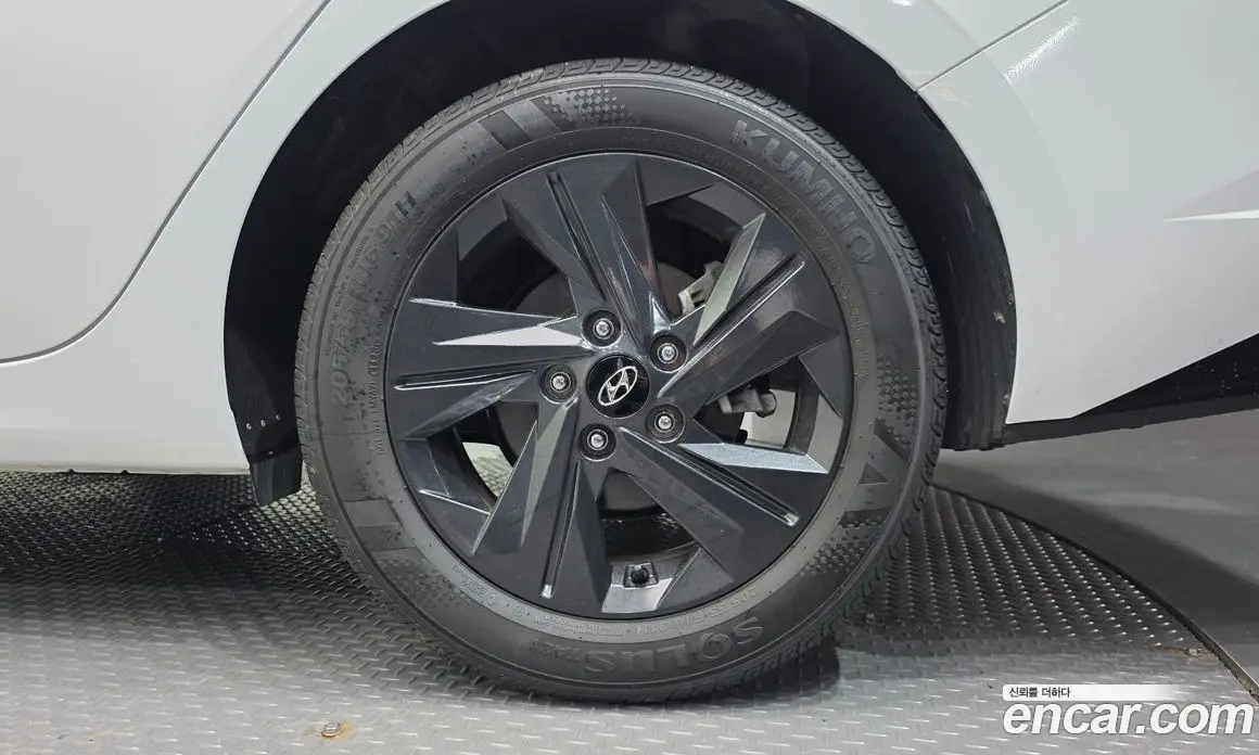 Hyundai Avante 2023 1.6 автомат (гидро), фото 7