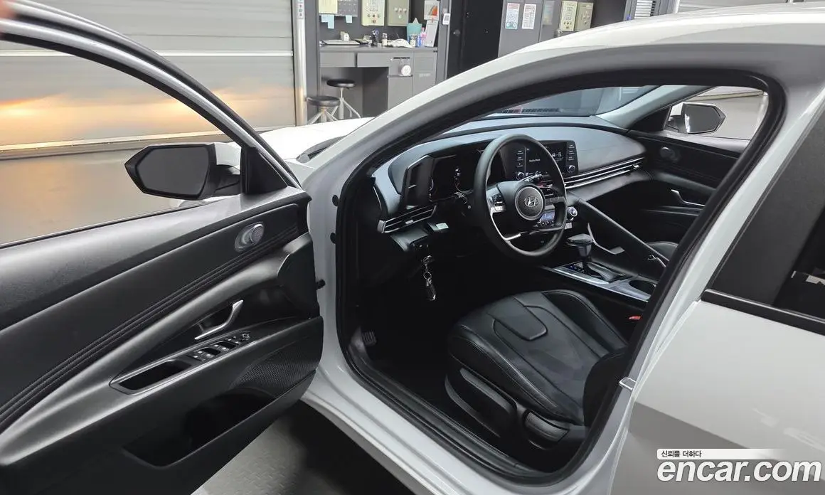 Hyundai Avante 2023 1.6 автомат (гидро), фото 13