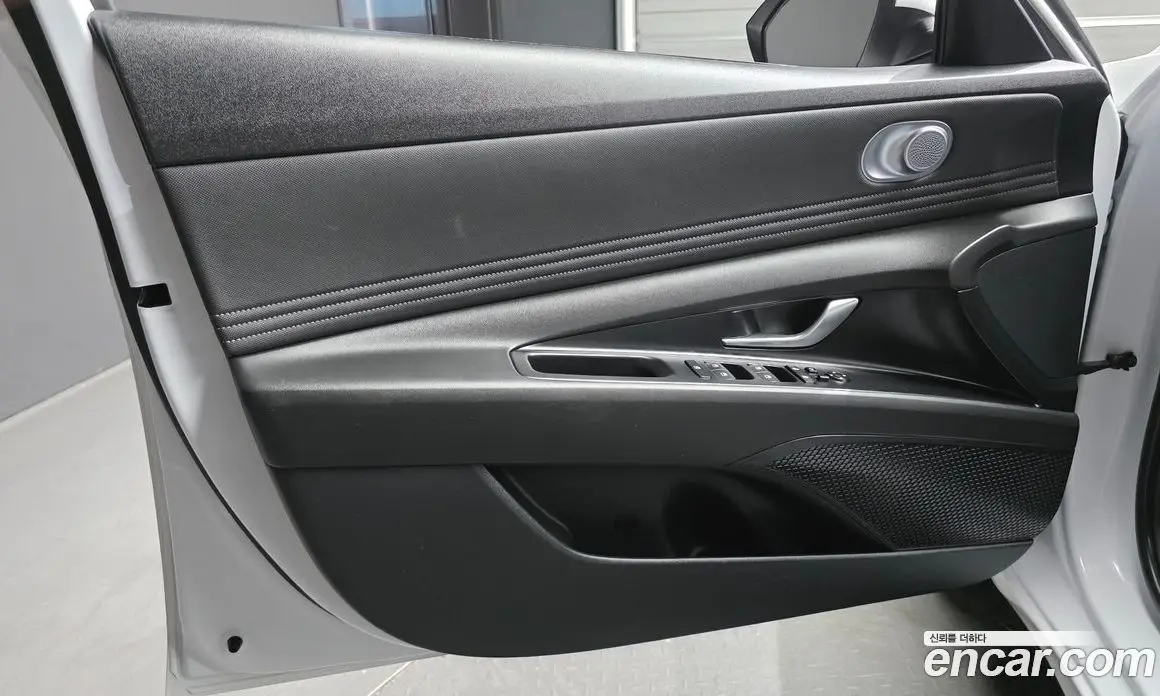 Hyundai Avante 2023 1.6 автомат (гидро), фото 14