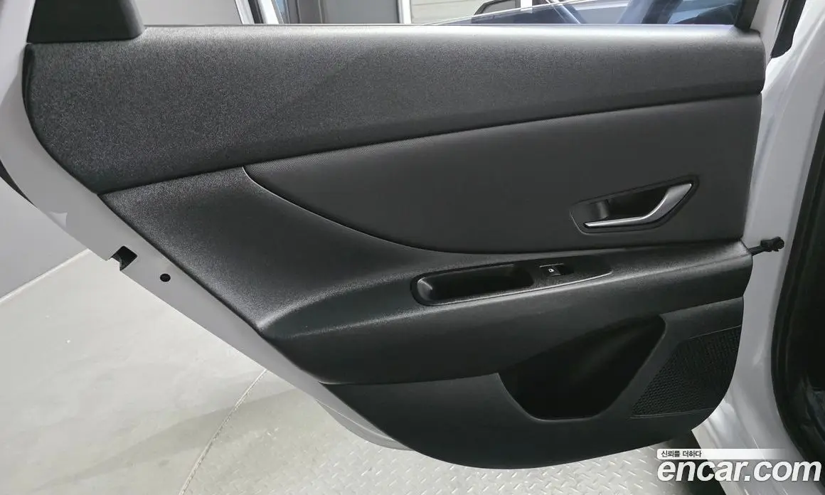 Hyundai Avante 2023 1.6 автомат (гидро), фото 15