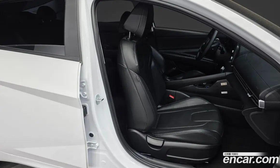 Hyundai Avante 2023 1.6 автомат (гидро), фото 16