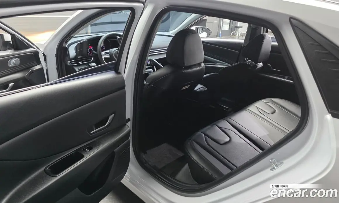 Hyundai Avante 2023 1.6 автомат (гидро), фото 17