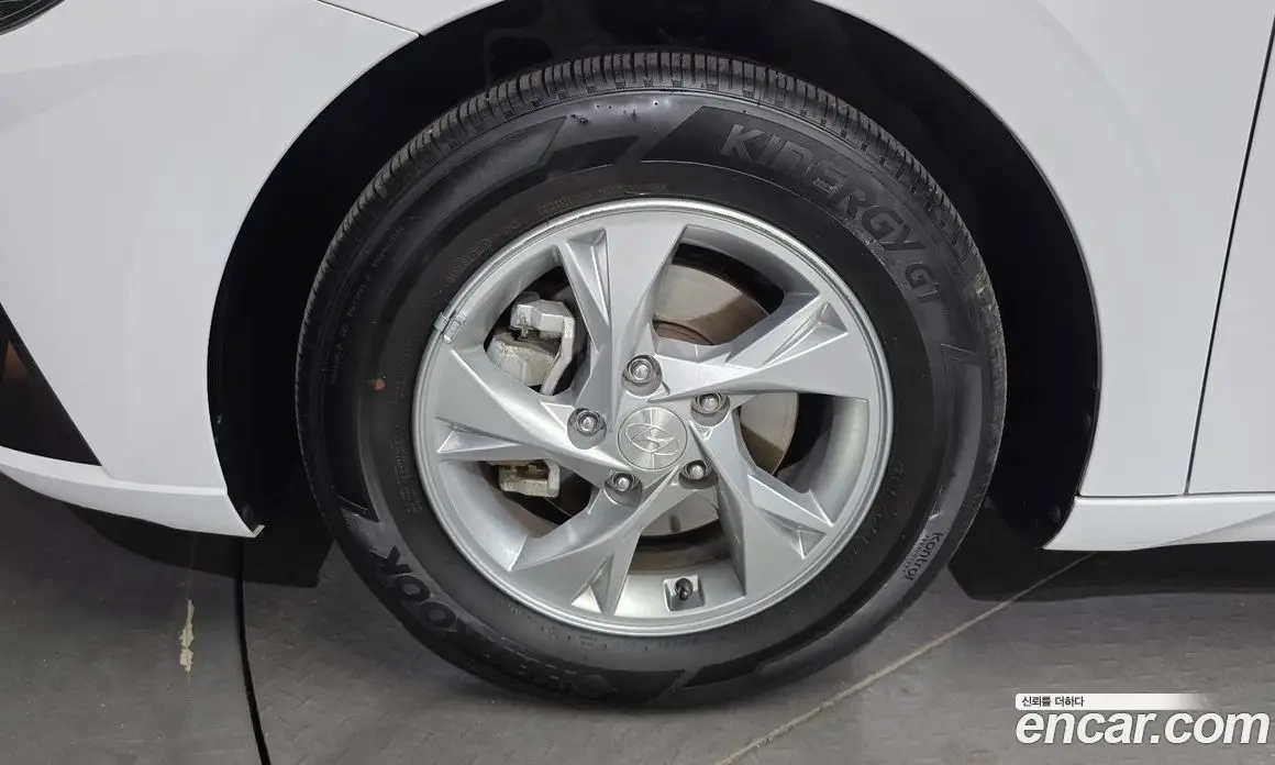 Hyundai Avante 2023 1.6 автомат (гидро), фото 5
