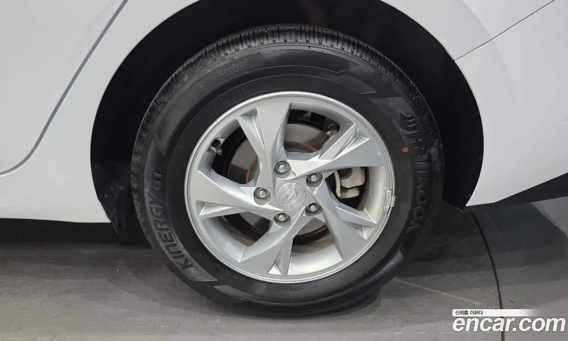 Hyundai Avante 2023 1.6 автомат (гидро), фото 7