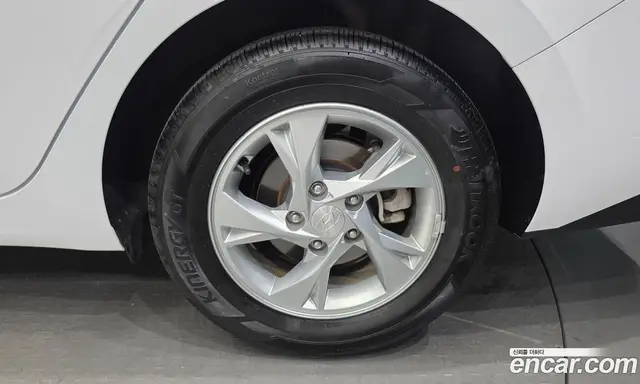 Hyundai Avante 2023 1.6 автомат (гидро), миниатюра 7