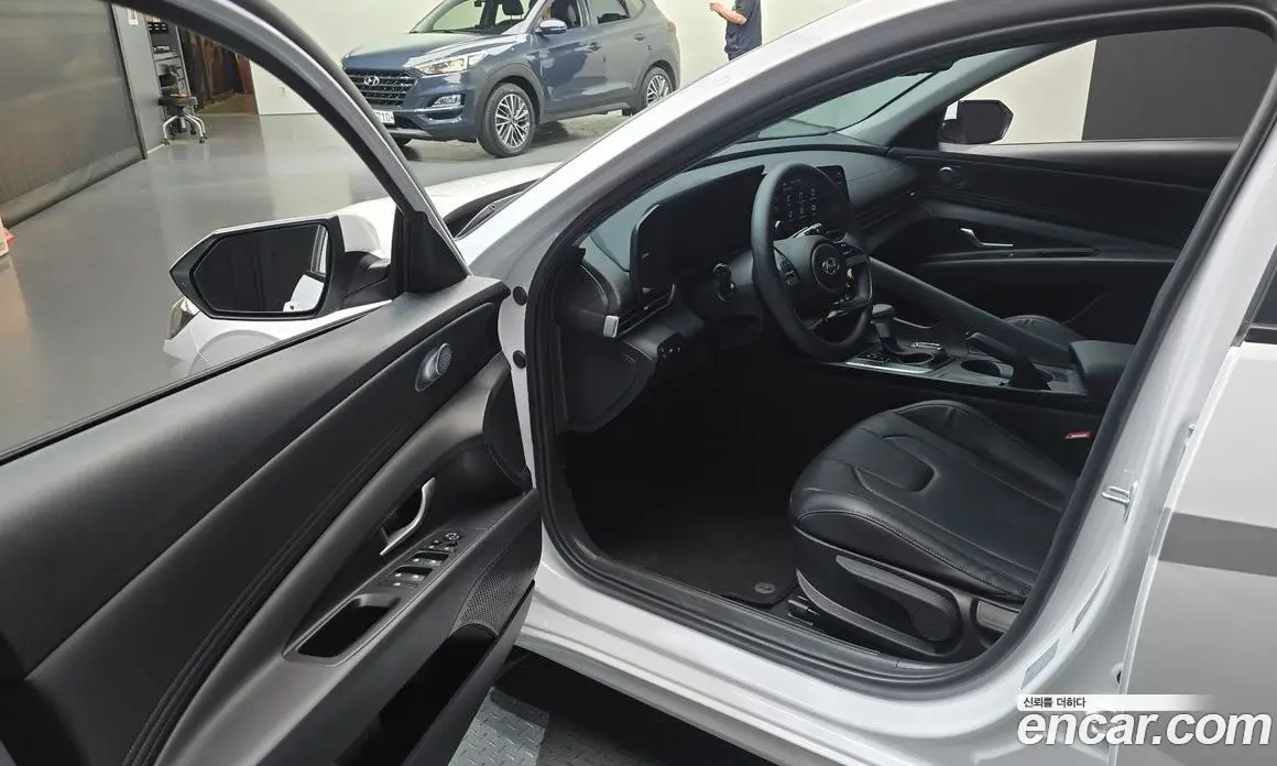 Hyundai Avante 2023 1.6 автомат (гидро), фото 13