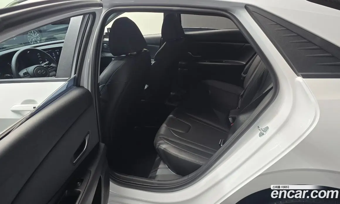 Hyundai Avante 2023 1.6 автомат (гидро), фото 16