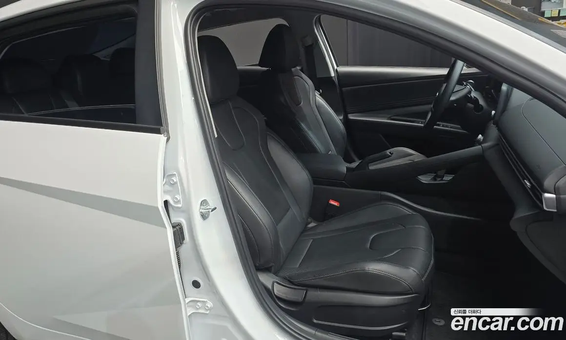 Hyundai Avante 2023 1.6 автомат (гидро), фото 17