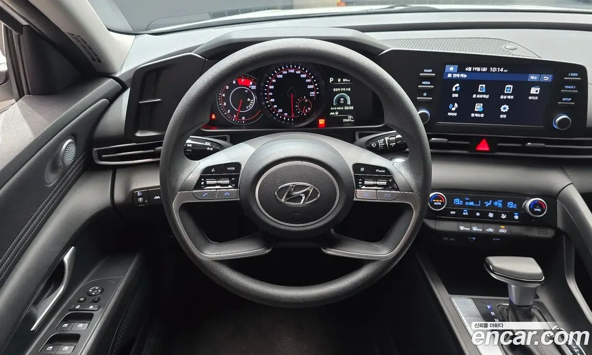 Hyundai Avante 2023 1.6 автомат (гидро), фото 18