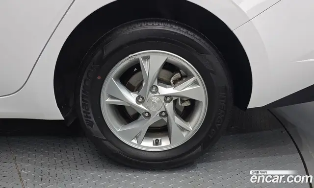 Hyundai Avante 2023 1.6 автомат (гидро), миниатюра 7